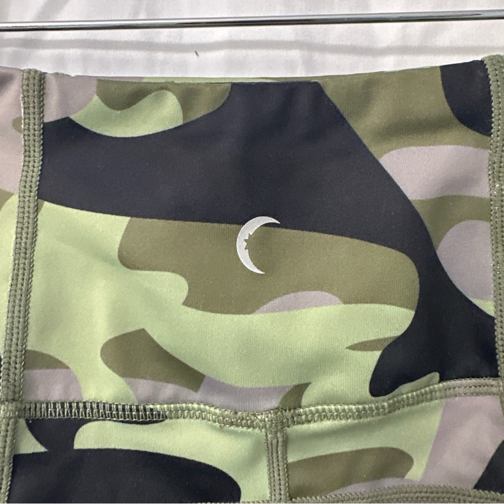 Zyia Active Camo Zipper Pocket Light n Tight 7/8 - Picture 9 of 15